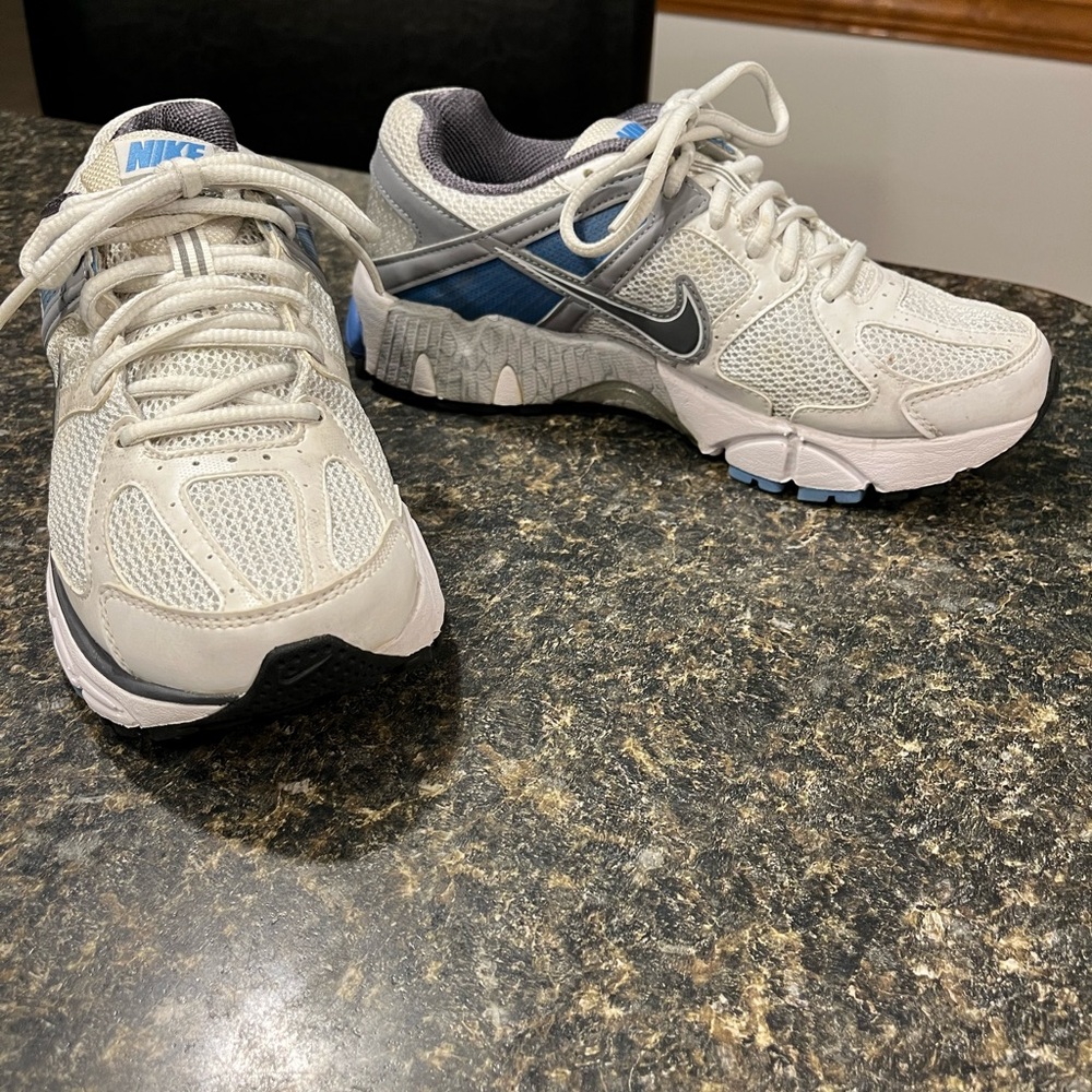 New Women’s Nike Structure 13 Running Shoes White with Blue & Gray Size 6.5